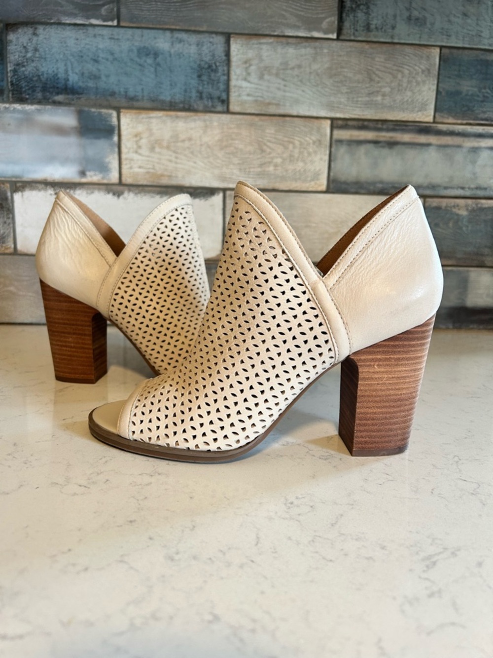 🍀Lucky Brand Ivory Leather Laser Cut Perforated Peep-Toe Block Heel Ankle Boots - Picture 1 of 15
